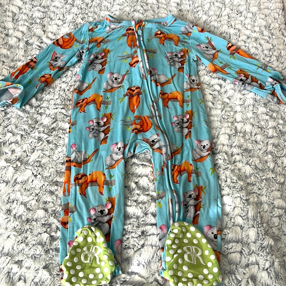 Bums & Roses “Serial Chiller” footie
